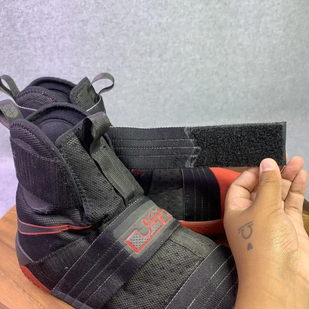 Nike lebron soldier